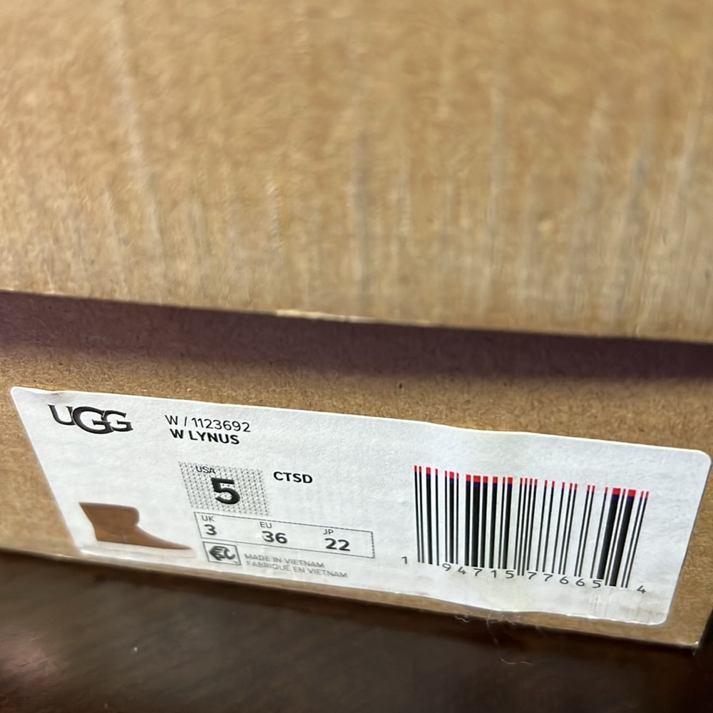 UGG Women's Lynus Sneaker Size 5 - Picture 5 of 7